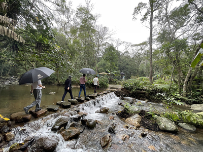 瓊中新聞:北京大學(xué)景觀設(shè)計(jì)學(xué)研究院院長(zhǎng)俞孔堅(jiān)來(lái)我縣考察調(diào)研